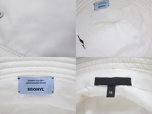 Load image into Gallery viewer, PRADA プラダ バケットハット 帽子 トライアングルロゴプレート 1HC137 ナイロン ホワイト ブラック サイズM 美品 中古 4b005418