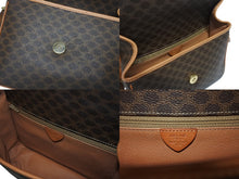 Load image into Gallery viewer, CELINE セリーヌ マカダム デカサークル金具 フラップ ショルダーバッグ M13 イタリア製 ブラウン ゴールド金具 美品 中古 4b005605