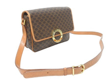 Load image into Gallery viewer, CELINE セリーヌ マカダム デカサークル金具 フラップ ショルダーバッグ M13 イタリア製 ブラウン ゴールド金具 美品 中古 4b005605
