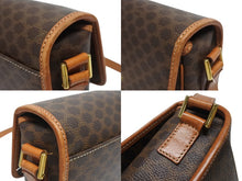 Load image into Gallery viewer, CELINE セリーヌ マカダム デカサークル金具 フラップ ショルダーバッグ M13 イタリア製 ブラウン ゴールド金具 美品 中古 4b005605