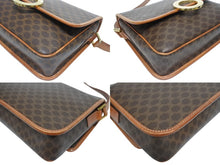 Load image into Gallery viewer, CELINE セリーヌ マカダム デカサークル金具 フラップ ショルダーバッグ M13 イタリア製 ブラウン ゴールド金具 美品 中古 4b005605