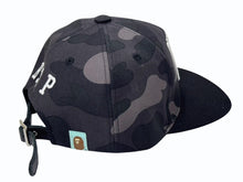 画像をギャラリービューアに読み込む, 新品未使用 A BATHING APE アベイシングエイプ RSVP 2015年 コラボ BAPE キャップ 帽子 カモ柄 ホワイト ブラック 中古 4b005638