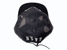 画像をギャラリービューアに読み込む, 新品未使用 A BATHING APE アベイシングエイプ RSVP 2015年 コラボ BAPE キャップ 帽子 カモ柄 ホワイト ブラック 中古 4b005638