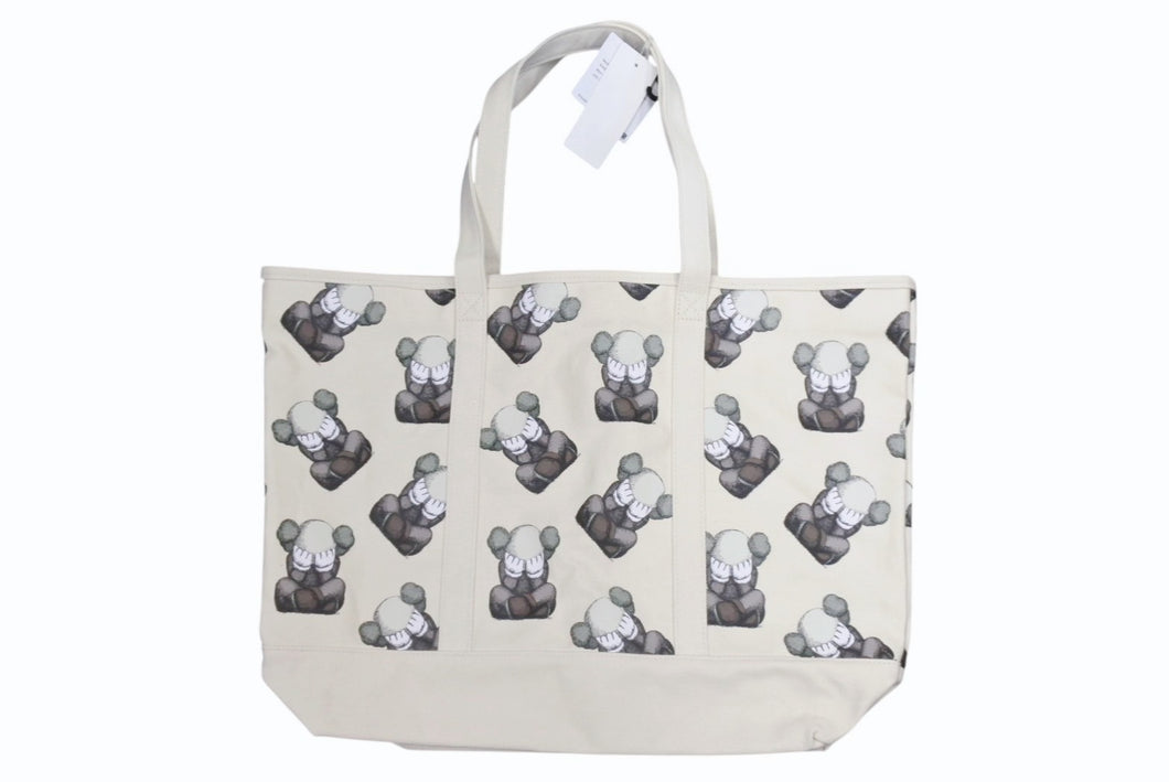 新品未使用 UNIQLO KAWS ユニクロ カウズ KAWS TOKYO FIRST トートバッグ キャンバス オフホワイト 総柄 中古 4b005653