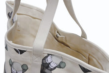 画像をギャラリービューアに読み込む, 新品未使用 UNIQLO KAWS ユニクロ カウズ KAWS TOKYO FIRST トートバッグ キャンバス オフホワイト 総柄 中古 4b005653