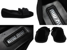 画像をギャラリービューアに読み込む, 極美品 MIUMIU ミュウミュウ 24FW フラットパンプス 5S088E サイズ37 ベルベット レザー ラバー ブラック ロゴプレート 中古 4b005735