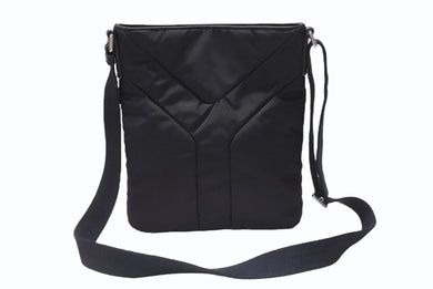 極美品 YVES SAINT LAURENT イヴサンローラン ナイロン ショルダーバッグ ブラック ブラック ネイビー 273674.213317 シルバー金具 中古 4b005839