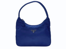 Load image into Gallery viewer, 極美品 PRADA プラダ ホーボー ハンドバッグ トライアングルロゴ 三角プレートロゴ ブルー ナイロン シルバー金具 イタリア製 中古 4b005840