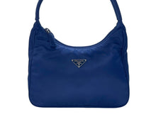 Load image into Gallery viewer, 極美品 PRADA プラダ ホーボー ハンドバッグ トライアングルロゴ 三角プレートロゴ ブルー ナイロン シルバー金具 イタリア製 中古 4b005840