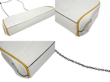 Load image into Gallery viewer, PRADA プラダ 2WAY クラッチバッグ ショルダーバッグ がま口 レザー ホワイト シルバー金具 美品 中古 4b005846