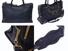 Load image into Gallery viewer, BALENCIAGA バレンシアガ クラシック メタリック エッジ シティ 2WAY ショルダーバッグ 390154 ネイビー ゴールド金具 美品 中古 4b005865