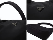 Load image into Gallery viewer, 極美品 PRADA プラダ ホーボー ワンショルダーバッグ MV515 トライアングルロゴ 三角ロゴプレート ナイロン ブラック 中古 4b005866