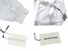 Load image into Gallery viewer, 極美品 BALENCIAGA バレンシアガ Food Holiday Two Piece Long Sleeved Shirt プリントロゴレイヤード長袖Tシャツ 698089 TMVL2 ホワイト サイズ3 中古 4b005873