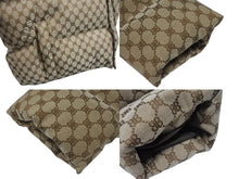 Load image into Gallery viewer, 極美品 BALENCIAGA × GUCCI バレンシアガ グッチ 22AW ハッカー プロジェクト BB柄 パファー ダウンジャケット YZERR私物 ベージュ サイズ46 681885 中古 4b005880