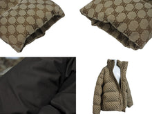 Load image into Gallery viewer, 極美品 BALENCIAGA × GUCCI バレンシアガ グッチ 22AW ハッカー プロジェクト BB柄 パファー ダウンジャケット YZERR私物 ベージュ サイズ46 681885 中古 4b005880