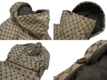 Load image into Gallery viewer, 極美品 BALENCIAGA × GUCCI バレンシアガ グッチ 22AW ハッカー プロジェクト BB柄 パファー ダウンジャケット YZERR私物 ベージュ サイズ46 681885 中古 4b005880