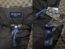 Load image into Gallery viewer, 極美品 BALENCIAGA × GUCCI バレンシアガ グッチ 22AW ハッカー プロジェクト BB柄 パファー ダウンジャケット YZERR私物 ベージュ サイズ46 681885 中古 4b005880