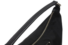 Load image into Gallery viewer, PRADA プラダ ホーボー ワンショルダーバッグ ハンドバッグ トライアングルロゴ BR3291 ナイロン レザー ブラック シルバー金具 美品 中古 4b005934