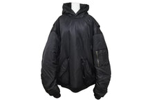 Load image into Gallery viewer, 極美品 BALENCIAGA バレンシアガ 22AW Sporty B Pull-Over Bomber スポーティー B プルオーバー ボンバー ジャケット ブラック ナイロン 720157 サイズ2 中古 4b006025
