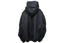 Load image into Gallery viewer, 極美品 BALENCIAGA バレンシアガ 22AW Sporty B Pull-Over Bomber スポーティー B プルオーバー ボンバー ジャケット ブラック ナイロン 720157 サイズ2 中古 4b006025
