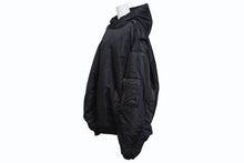 Load image into Gallery viewer, 極美品 BALENCIAGA バレンシアガ 22AW Sporty B Pull-Over Bomber スポーティー B プルオーバー ボンバー ジャケット ブラック ナイロン 720157 サイズ2 中古 4b006025