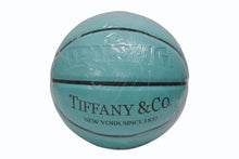 画像をギャラリービューアに読み込む, 新品未使用 TIFFANY&amp;Co. × Spalding ティファニー スポルティング バスケットボール インテリア ロゴ ティファニーブルー 合皮 中古 4b006185