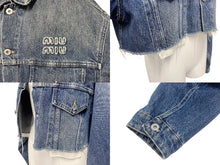 画像をギャラリービューアに読み込む, MIUMIU ミュウミュウ デニム ブルゾン ジャケット ブルー ロゴ クロップド コットン アウター GWB148 サイズ40 美品 中古 4b006252