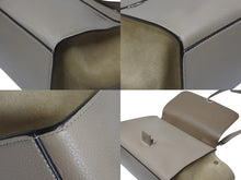 Load image into Gallery viewer, 極美品 CELINE セリーヌ ハンドバッグ 2WAY ショルダーバッグ トラペーズ ベージュ レザー シルバー金具 中古 4b006803
