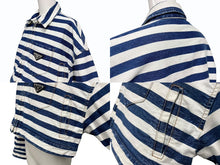 Load image into Gallery viewer, PRADA プラダ ロゴプレートボーダークロップドデニムジャケット GFB288 サイズ42 ホワイト ブルー 美品 中古 4b006947