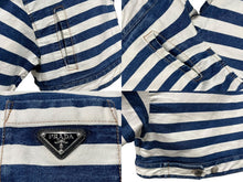 Load image into Gallery viewer, PRADA プラダ ロゴプレートボーダークロップドデニムジャケット GFB288 サイズ42 ホワイト ブルー 美品 中古 4b006947