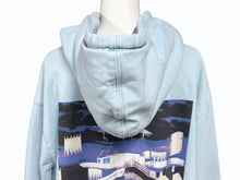 Load image into Gallery viewer, PALACE パレス パーカー フーディ 刺繍ロゴ コットン ライトブルー レッド ロゴ刺繍 背面プリント サイズL 美品 中古 4b007032