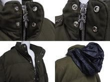 Load image into Gallery viewer, 極美品 CHROME HEARTS クロムハーツ STIFF FBRC スティッフ ファブリックダウンジャケット サイズXL クロスボールボタン カーキ 中古 4b010031