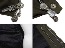 Load image into Gallery viewer, 極美品 CHROME HEARTS クロムハーツ STIFF FBRC スティッフ ファブリックダウンジャケット サイズXL クロスボールボタン カーキ 中古 4b010031