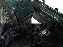 Load image into Gallery viewer, 極美品 PRADA プラダ ハンドバッグ トートバッグ トライアングルロゴ クロコダイル型押しレザー グリーン シルバー金具 中古 4b007331