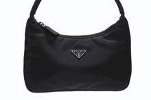 Load image into Gallery viewer, 極美品 Prada プラダ ミニハンドバッグ ワンハンドル レディース ネロ ブランド ロゴ ナイロン MV515 黒 ブラック 中古 4b0077337