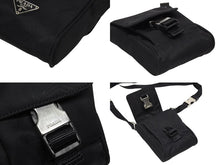 画像をギャラリービューアに読み込む, PRADA プラダ トライアングルロゴ ミニショルダーバッグ フォンケース ポーチ ブラック イタリア製 シルバー金具 美品 中古 4b007439