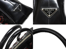 Load image into Gallery viewer, PRADA プラダ ハンドバッグ ロゴプレート エナメル パテントレザー・エナメル ブラック レッド 美品 中古 4b007454