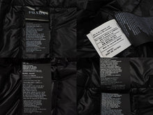 Load image into Gallery viewer, 極美品 PRADA プラダ トライアングルロゴ ダウンジャケット SGA462 ブラック ナイロン サイズ52 中古 4b007658