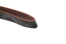 Load image into Gallery viewer, 極美品 GOYARD ゴヤールストラップ ヘリンボーン柄 フランス製 PVC レザー ブラック ブラウン シルバー金具 中古 4b007931