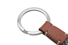 Load image into Gallery viewer, 極美品 GOYARD ゴヤールストラップ ヘリンボーン柄 フランス製 PVC レザー ブラック ブラウン シルバー金具 中古 4b007931