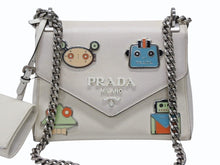 Load image into Gallery viewer, PRADA プラダ ロボット モノクローム チェーンショルダーバッグ 1BD127 サフィアーノレザー アイボリー シルバー金具 良品 中古 4b007961