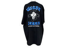 画像をギャラリービューアに読み込む, 新品未使用 VERDY x GUESS JEANS ヴェルディ ゲスジーンズ 25SS GIFT SHOP with FRIENDS Vick Tee Tシャツ ブラック サイズXL 中古 4b007974