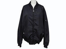 Load image into Gallery viewer, PRADA プラダ 22AW Re-Nylon PLATE LOGO BOMBER JACKET 三角プレートロゴ ナイロンボンバージャケット SGH038 R121 ブラック サイズ52 美品 中古 4b008055