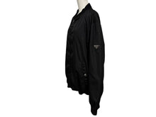 Load image into Gallery viewer, PRADA プラダ 22AW Re-Nylon PLATE LOGO BOMBER JACKET 三角プレートロゴ ナイロンボンバージャケット SGH038 R121 ブラック サイズ52 美品 中古 4b008055