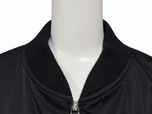 Load image into Gallery viewer, PRADA プラダ 22AW Re-Nylon PLATE LOGO BOMBER JACKET 三角プレートロゴ ナイロンボンバージャケット SGH038 R121 ブラック サイズ52 美品 中古 4b008055