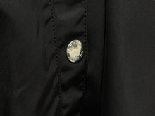Load image into Gallery viewer, PRADA プラダ 22AW Re-Nylon PLATE LOGO BOMBER JACKET 三角プレートロゴ ナイロンボンバージャケット SGH038 R121 ブラック サイズ52 美品 中古 4b008055