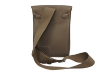 Load image into Gallery viewer, 新品未使用 エルメス HERMES ケリーアッカドPM W刻印 ワンショルダーバッグ エトゥープ シルバー金具 中古 4b008245