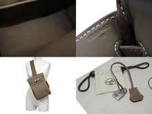 Load image into Gallery viewer, 新品未使用 エルメス HERMES ケリーアッカドPM W刻印 ワンショルダーバッグ エトゥープ シルバー金具 中古 4b008245