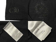 画像をギャラリービューアに読み込む, CHROME HEARTS クロムハーツ 半袖Tシャツ サイズS スクロールラベルロゴ プリント CHプラス ブラック ピンク 美品 中古 4b008284