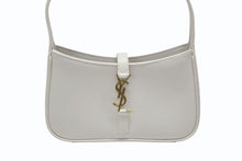 画像をギャラリービューアに読み込む, SAINT LAURENT サンローラン カサンドラロゴ ミニ ハンドバッグ 710318 2R20W ホワイト カーフスキン スウェード ゴールド金具 美品 中古 4b008292